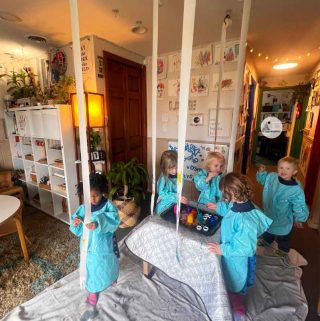 children painting